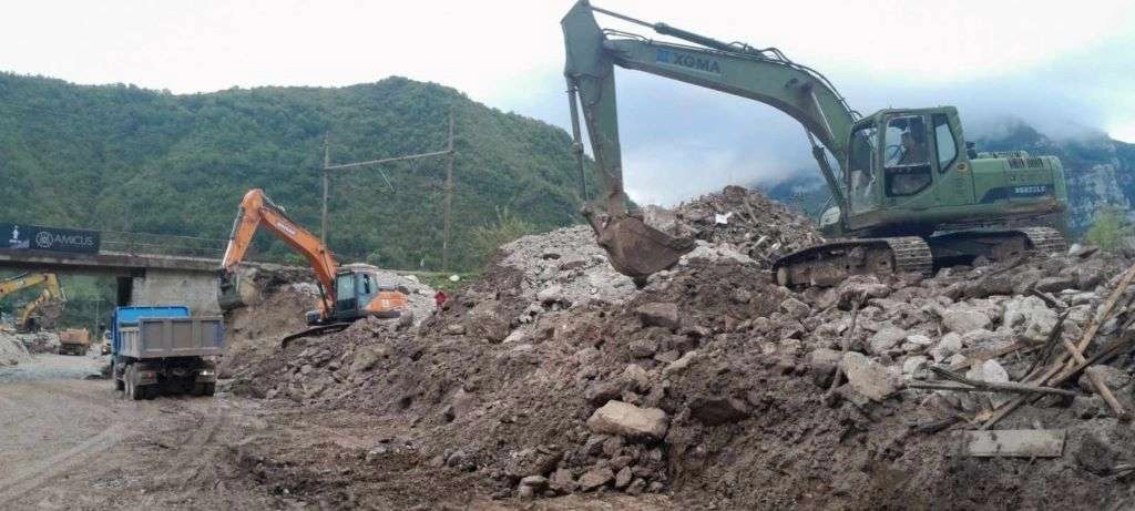 OS BiH pojačale kapacitete, četvrti dan pomažu u otklanjanju posljedica poplava i klizišta